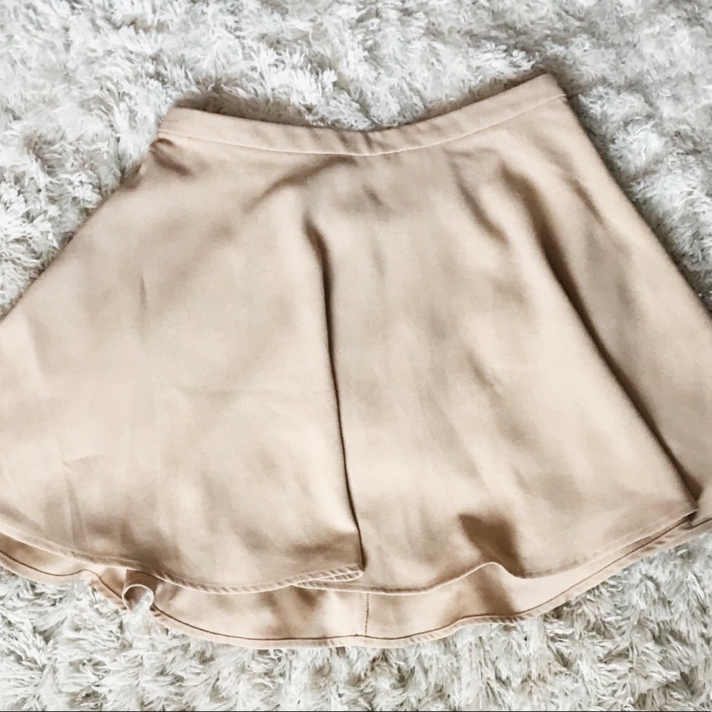 ADORABLE NUDE CIRCLE SKIRT.